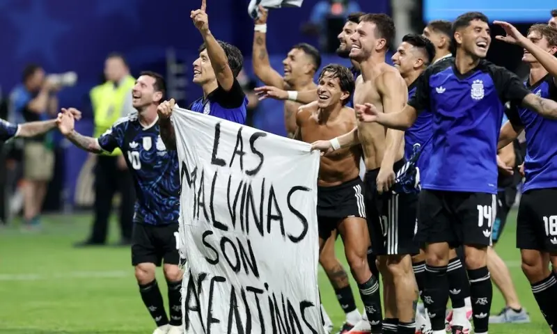 Argentina await FIFA decision over displaying Falklands banner